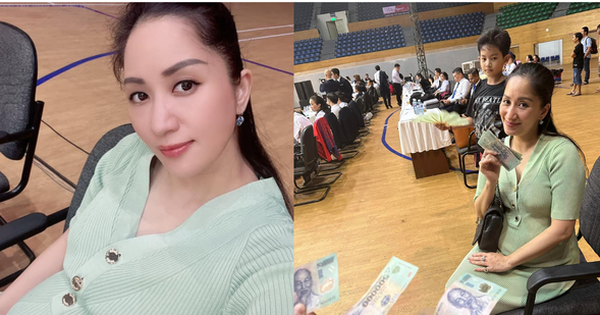 Mẹ bầu Khánh Thi xinh đẹp chấm thi, bé yêu vui đùa với âm nhạc trên bụng