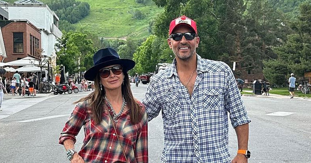 Kyle Richards and Mauricio Umansky Capture Heartwarming 4th of July Family Moment Amid Separation Rumors - You Won't Believe Their Smiles!