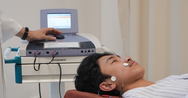 Cách đảm bảo sức khỏe khi tắm muộn và sử dụng điều hòa trong mùa nắng nóng