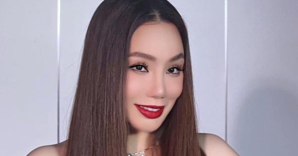 Nhan sắc tuổi 43 của Hồ Quỳnh Hương: Gợi cảm không tuổi, nhan sắc thần tiên