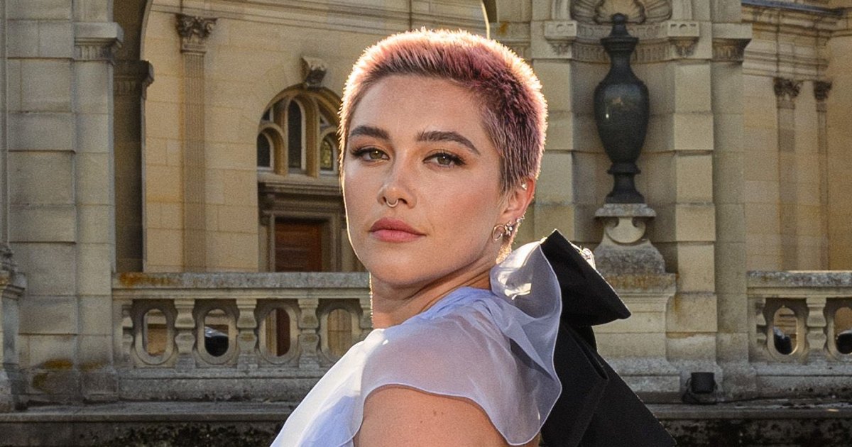 Florence Pugh Rocks A Show-Stopping Pink Buzz Cut At Valentino ...