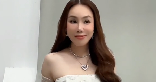 Hồ Quỳnh Hương xuất hiện đầy bất ngờ, chẳng ai nhận ra cô