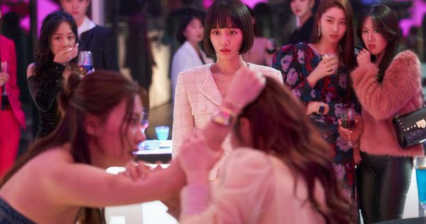 Mở ra bí mật chưa từng được tiếp cận tại show diễn thời trang Celebrity