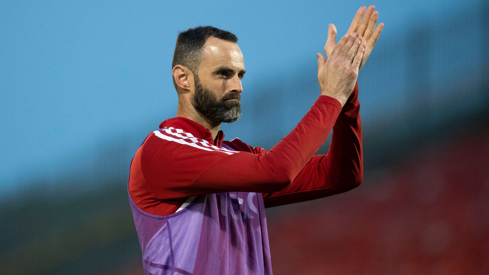 Farewell to a Legend: Joe Lewis Departs Aberdeen, Leaving a Legacy as Barry Robson Pays Tribute to a Football Icon