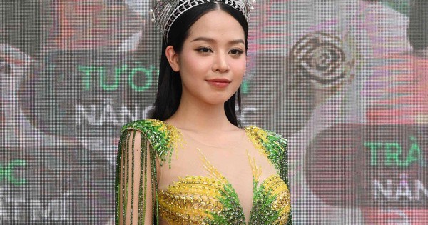 Biến đổi nhan sắc nổi bật của Hoa hậu Thanh Thủy tại tiệc sinh nhật tuyệt vời của Thu Cúc