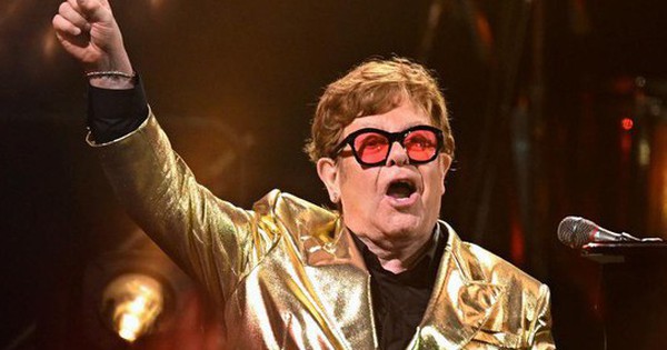 Elton John tuyên bố chấm dứt hành trình diễn sân khấu chưa từng có