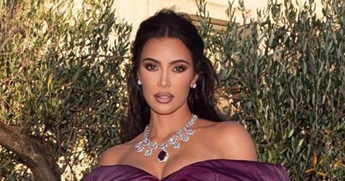 The Jaw Dropping Glamour Of Kim Kardashians Lavish Purple Gown At Dolce And Gabbana Alta Moda Show 9634