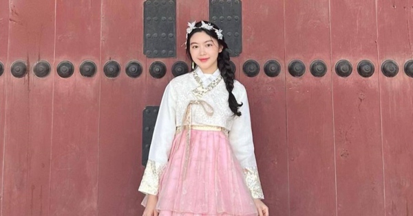 Quyền Linh xuất hiện trong bộ hanbok tuyệt đẹp ở Hàn Quốc, điểm sắc hơn bao giờ hết!