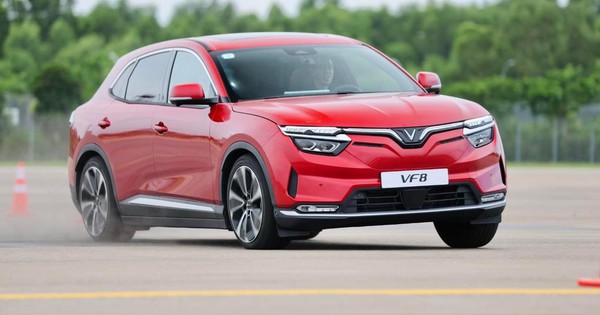 VinFast tung ra 2 mẫu xe điện đỉnh cao đạt top 10 ô tô bán chạy nhất tại Việt Nam nửa đầu 2023