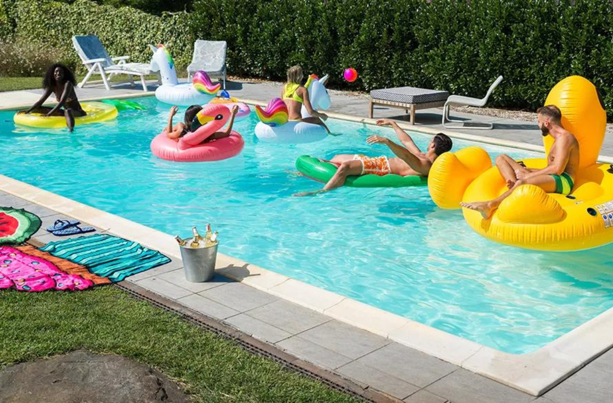 The Ultimate Guide To Epic Pool Parties In Expansive Backyards