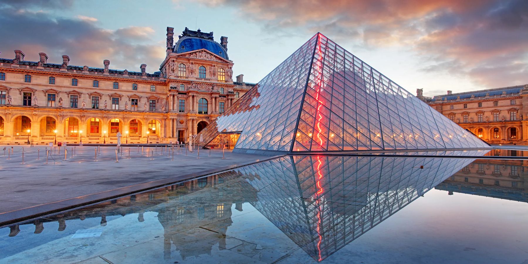 Unbelievable: Minecraft Pro Constructs an Incredibly Detailed Replica of the Louvre Museum