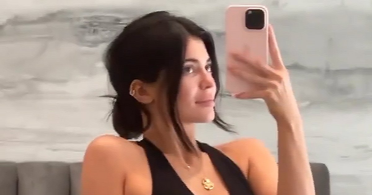 Kylie Jenner Unveils Her Toned Abs in Sleek Athleisure Attire During Intense Gym Session: Prepare to Be Amazed