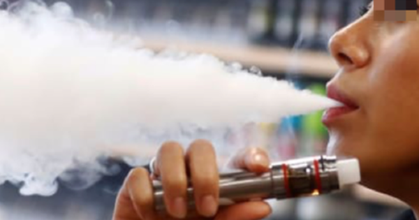 Streamers quyến rũ hàng triệu tín đồ với sở thích hút thuốc điện tử