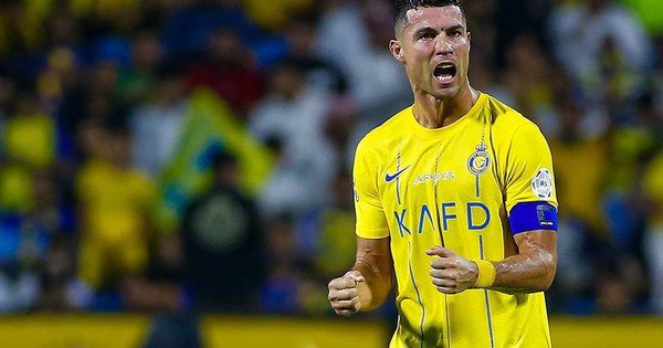 Siêu sao Ronaldo đọ sức với kỷ lục thế giới: 3 bàn và pha kiến tạo khó tin