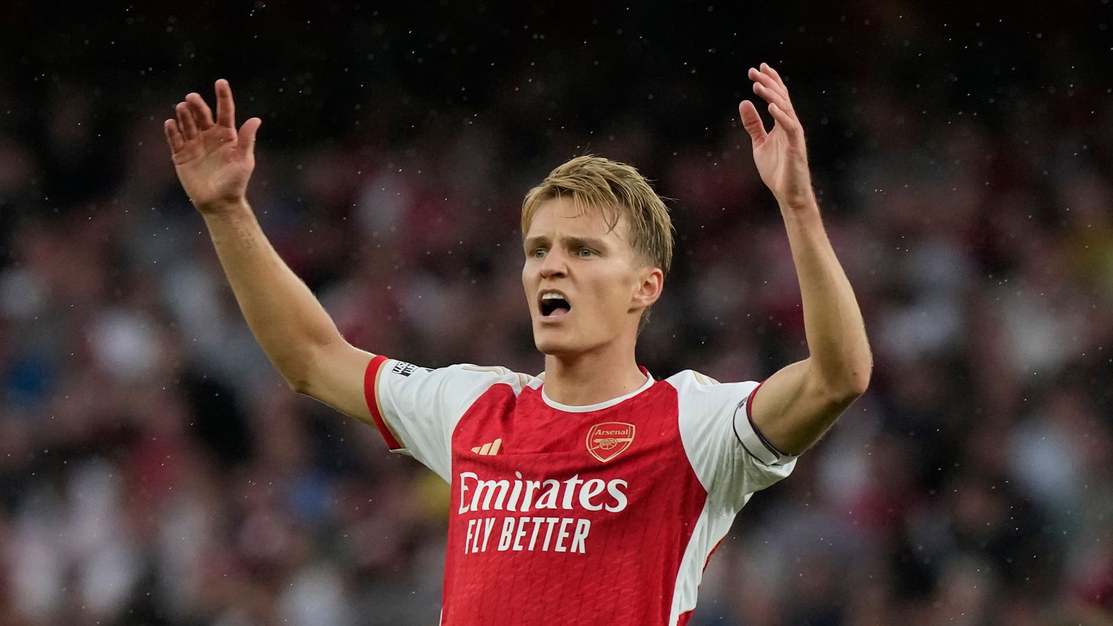 Premier League: Tottenham Thriving under Ange Postecoglou as Arsenal Struggles to Impress