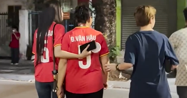 5 Cử chỉ đáng yêu thể hiện tình cảm mẹ con Doãn Hải My và Đoàn Văn Hậu