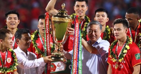 Câu lạc bộ Công an Hà Nội hé lộ ngôi sao V-League 2023 gây sốt