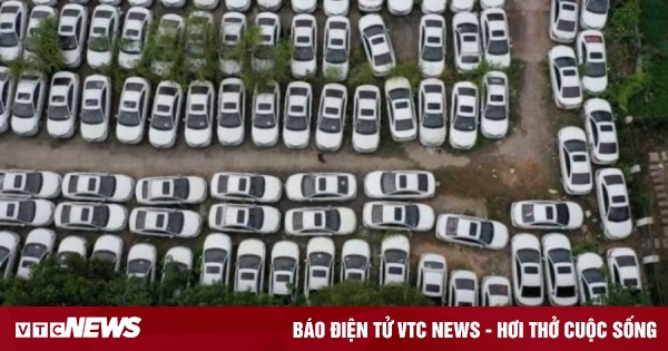 Tận hưởng hành trình khám phá 'khu nghĩa địa' ô tô điện bỏ hoang, chất đống ở Trung Quốc