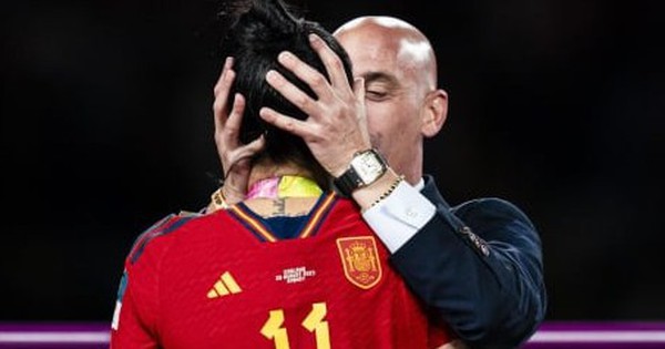 Cầu thủ bị sàm sỡ tại World Cup nữ: Chủ tịch FIFA lên tiếng gây bất ngờ!